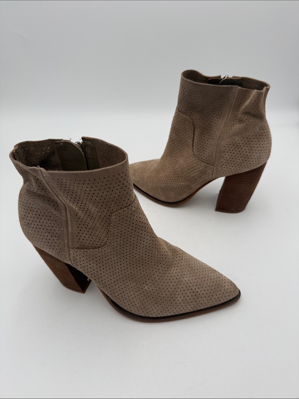 Vince Camuto Taupe Perforated Suede Pointed Toe Booties women 9M casual festival